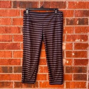 Athleta Womens Medium Chaturanga Black Stripe Capris Cropped Active Leggins